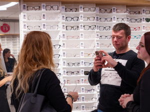 Alensa otevřela novou optiku v Českých Budějovicích. Nabízí měření zraku zdarma i virtuální zrcadlo