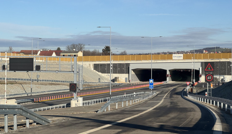 Policie musela uzavřít tunel Pohůrka. Uvnitř se procházel člověk