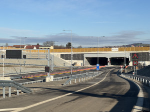 Policie musela uzavřít tunel Pohůrka. Uvnitř se procházel člověk