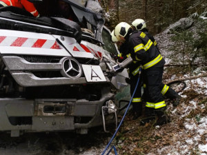 Ledovka na jihočeských chodnících a silnicích. Hasiči již řešili první nehody a nabádají k opatrnosti