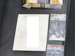 Pro jednadvacetiletého dealera si přišla kriminálka. Našla u něj pervitin i marihuanu