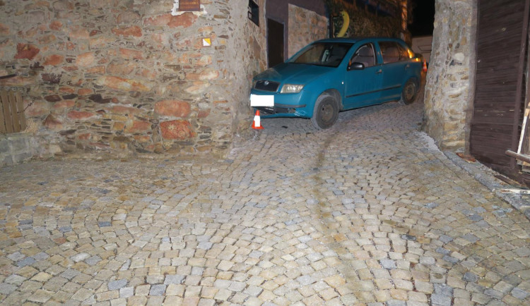 Ve vimperských ulicích o víkendu havarovali dva opilí řidiči, nadýchali tři a dvě promile