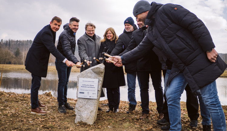 Hluboká spojuje břehy: Nová lávka přes Vltavu slibuje pohodlí pro pěší i cyklisty