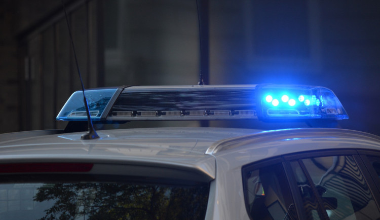 Policisté symbolicky rozblikají majáky na autech. Blíží se den obětí trestných činů