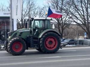 Do protestu zemědělců se zapojili i Jihočeši. V Táboře vyjely čtyři stroje