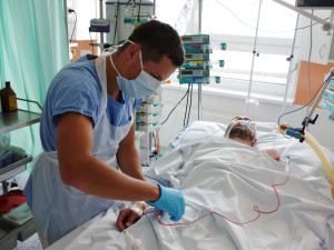 Do zdravotnicky zaměřených oborů přijme Jihočeská univerzita o pětinu víc uchazečů