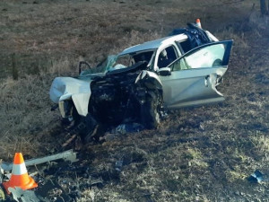 Řidič na Jindřichohradecku narazil do stromu. Na místě zemřel