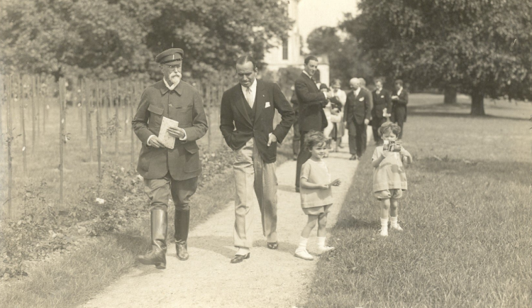 Masarykovi by bylo 175 let. Jak o výročí před sto lety psaly budějovické noviny?