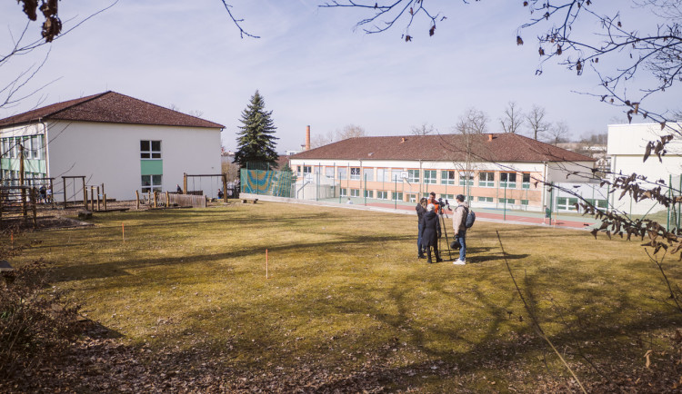 V Hluboké nad Vltavou postaví nový pavilon školy. Kapacitu navýší až o 250 dětí