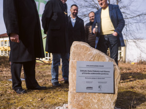 V Hluboké nad Vltavou postaví nový pavilon školy. Kapacitu navýší až o 250 dětí