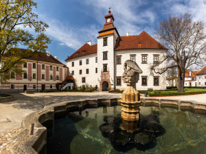 Hrady a zámky zahajují sezonu. Návštěvníky čekají novinky i unikátní prohlídky