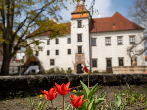 Hrady a zámky zahajují sezonu. Návštěvníky čekají novinky i unikátní prohlídky
