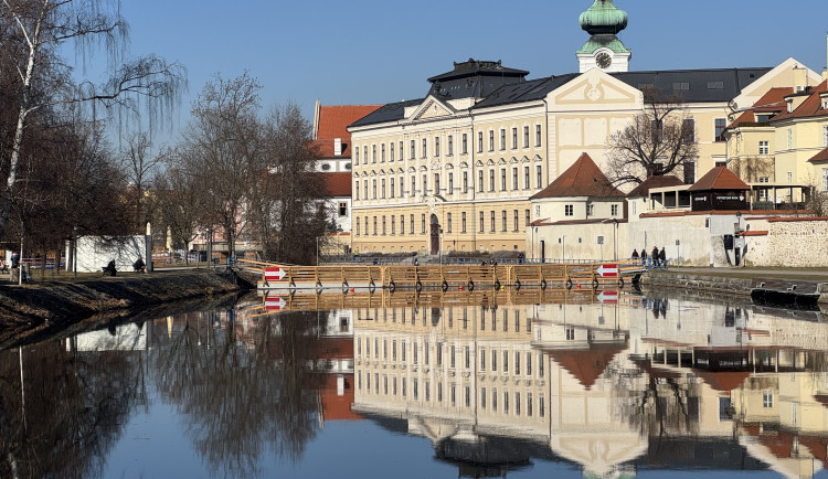 Oprava lávky ze Sokoláku finišuje. Zpět bude na začátku května