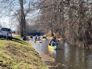 Masopust na Mlýnské stoce je novou tradicí. Vodáci v Havlíčkově kolonii vyrážejí už potřetí