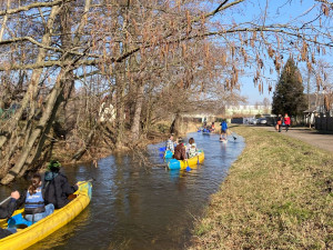 Masopust na Mlýnské stoce je novou tradicí. Vodáci v Havlíčkově kolonii vyrážejí už potřetí