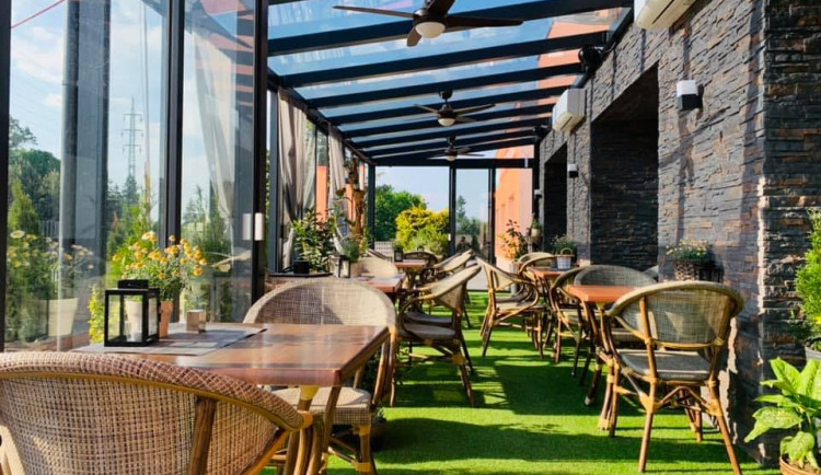 Zimní zahrady jsou čím dál oblíbenější. Výhodou je jejich široké využití, říká majitel soběslavské firmy