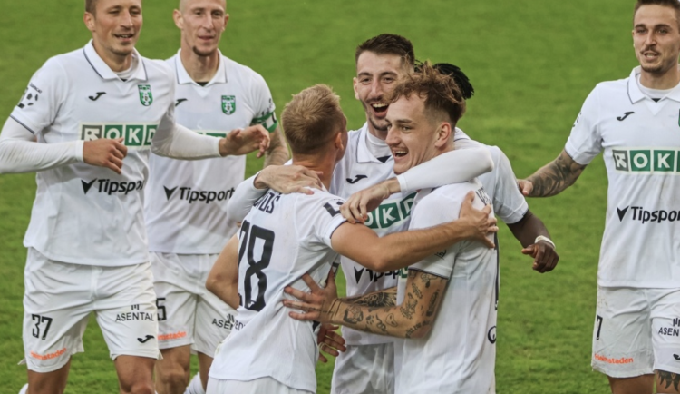 Fotbalisté Karviné díky hattricku Vechety vyhráli po obratu v Budějovicích 3:2