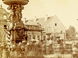 České Budějovice objektivem Milana Bindera a perem Martina Maršíka: Unikátní snímek náměstí