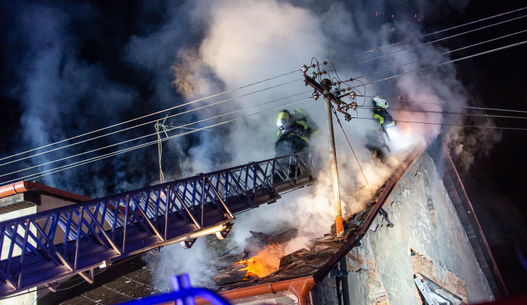 Hradecký kraj rozdělí hasičům v regionu 30 milionu na obnovu techniky