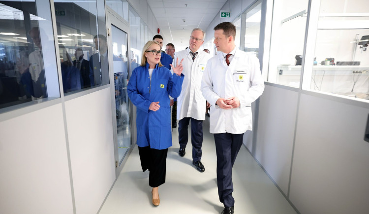 Černochová ve Vimperku jednala o šírší spolupráci s firmou Rohde & Schwarz