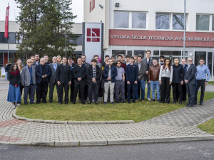 Mladí technici se utkali na půdě VŠTE: Technická soutěž přilákala talenty z Čech i Slovenska
