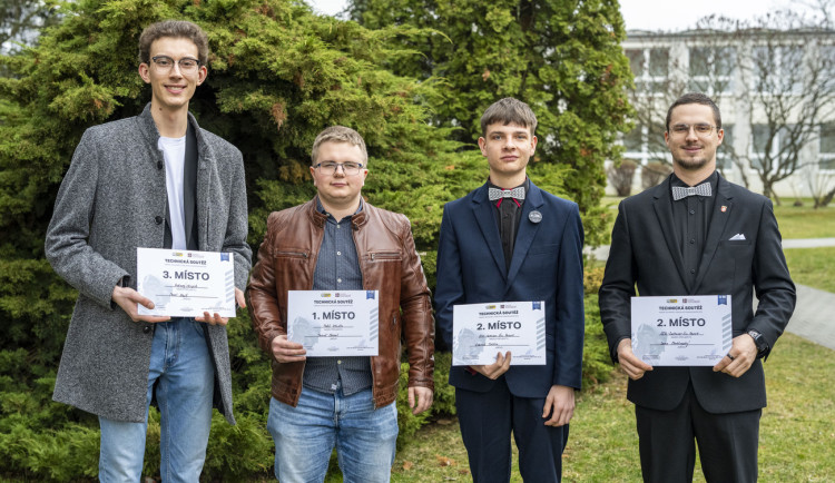 Mladí technici se utkali na půdě VŠTE: Technická soutěž přilákala talenty z Čech i Slovenska