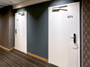 Dnešní zákazníci vyžadují široký výběr produktů, zakázkovou výrobu a špičkový servis, říká majitel showroomu se sklem a dveřmi Sapeli Lukáš Durek