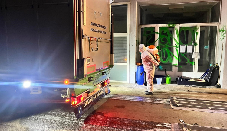 Policisté hlídající na hraničním přechodu Halámky nevpustili do ČR první vozidlo