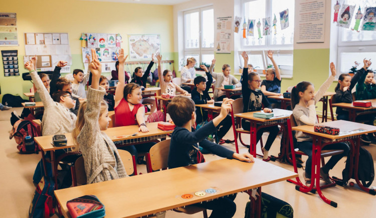 V Českých Budějovicích začaly zápisy do prvních tříd, město čeká tisíc zájemců