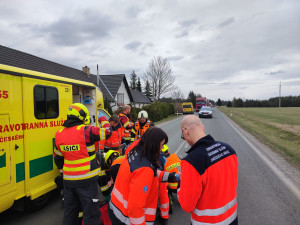 U Halámek srazilo auto cyklistu. Silnice je zcela uzavřená, zasahoval i vrtulník