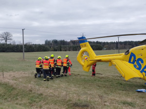 U Halámek srazilo auto cyklistu. Silnice je zcela uzavřená, zasahoval i vrtulník