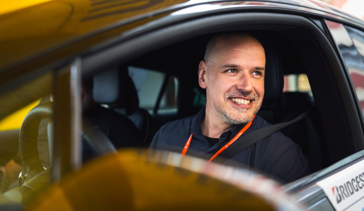 Jak se jezdí v elektrickém Mercedesu? Alexandr testoval EQE