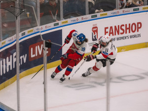 Hokejistky porazily na úvod mistrovství v Českých Budějovicích Švýcarsko 3:0