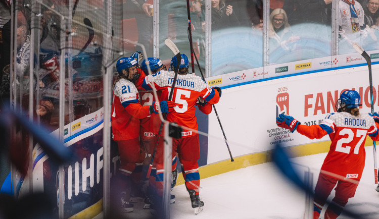 Hokejistky porazily na úvod mistrovství v Českých Budějovicích Švýcarsko 3:0