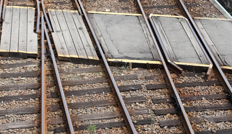 V Jičíně se uzavře frekventovaný přejezd. Řidiči musí počítat s objížďkou