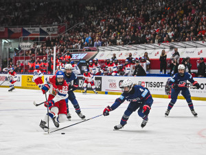 Hokejistky ve druhém utkání na domácím mistrovství podlehly favorizovaným USA 0:4