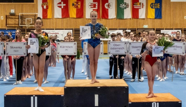 Děvčata z Merkuru zazářila na mezinárodní soutěži Asvo-cup v Innsbrucku