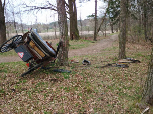 U Třebotovic havaroval koňský povoz, zranili se čtyři lidé. Koně z nehody vyvázli bez újmy