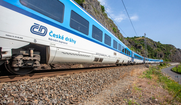 České dráhy kvůli velikonočnímu cestování posilují spoje