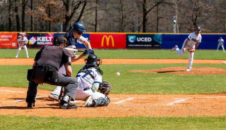 Kouzlo večerního baseballu a pomoc malému bojovníkovi: Hluboká vyzve vicemistry z Brna