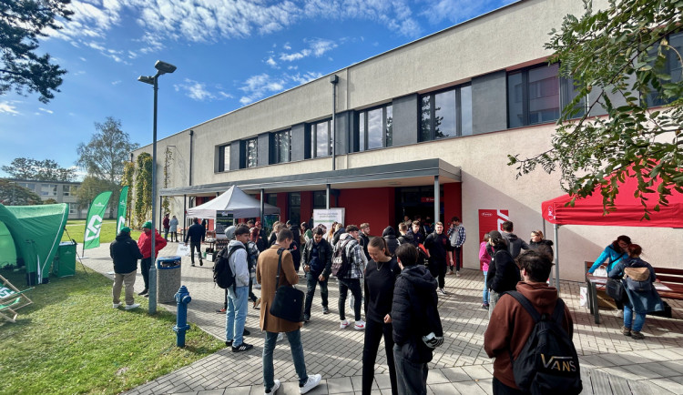 Job Days na VŠTE: Studenti se setkají s firmami a získají praxi už během studia