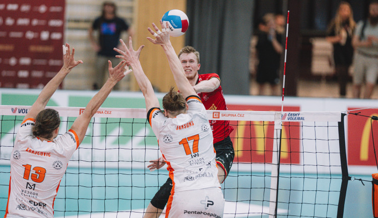 Do finále míří Karlovarsko. Jihostroj si zahraje o bronz s Libercem