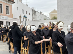 Velikonoční hrkání je po roční pauze opět zpět. První letošní průvod přišly podpořit desítky lidí