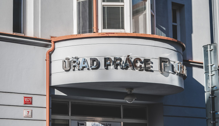 Drama na budějovickém úřadu práce, roztržka mezi dvěma ženami skončila epileptickým záchvatem