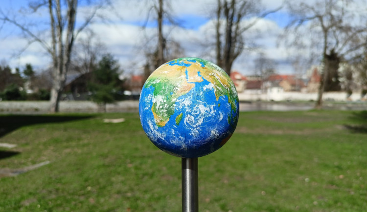 Příběh ukradené planety se uzavírá - na hvězdárně je nová Země