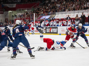 Hokejistky podlehly v semifinále domácího MS favorizovaným Američankám 1:2