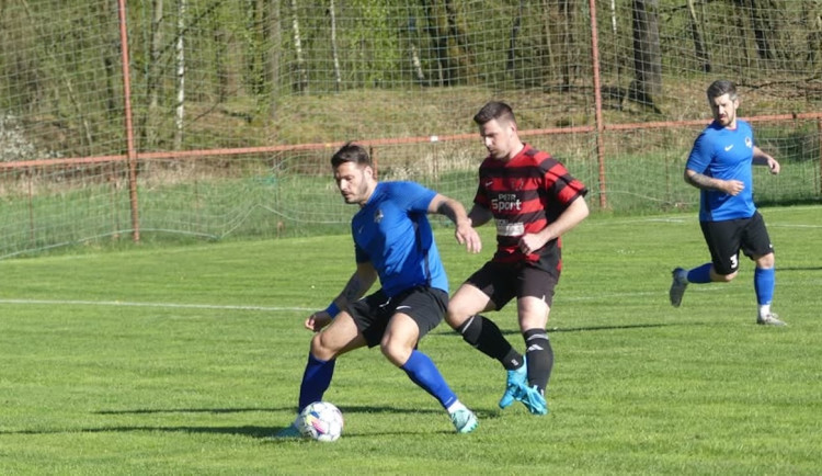 Utkání Dívčic s rezervou Mladého.