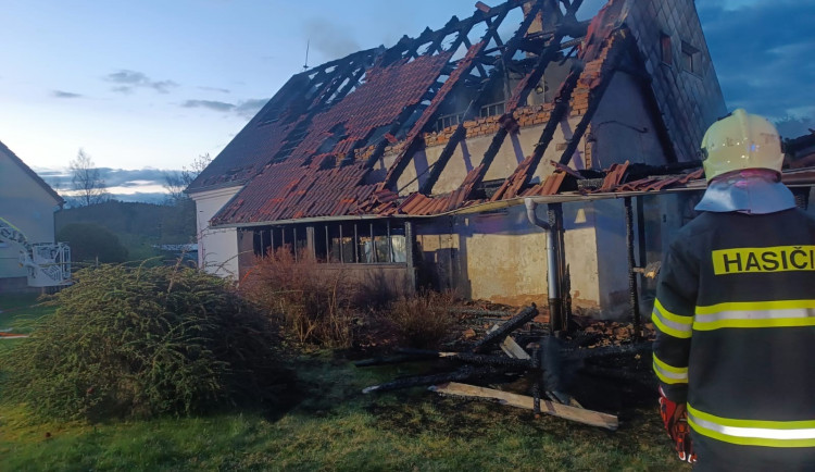 Při požáru domu v Horní Plané zemřela v noci žena