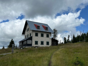 Startuje oprava slavné chaty pod vrcholem šumavského Roklanu. Hotovo bude v létě 2027