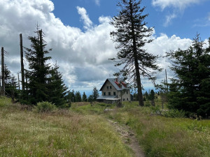 Startuje oprava slavné chaty pod vrcholem šumavského Roklanu. Hotovo bude v létě 2027